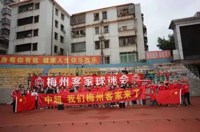 现在我专注于和弗鲁米嫩塞一起结束这个赛季，并实现赢得世俱杯冠军的目标。